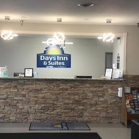 Days Inn & Suites By Wyndham Romeoville Exterior foto