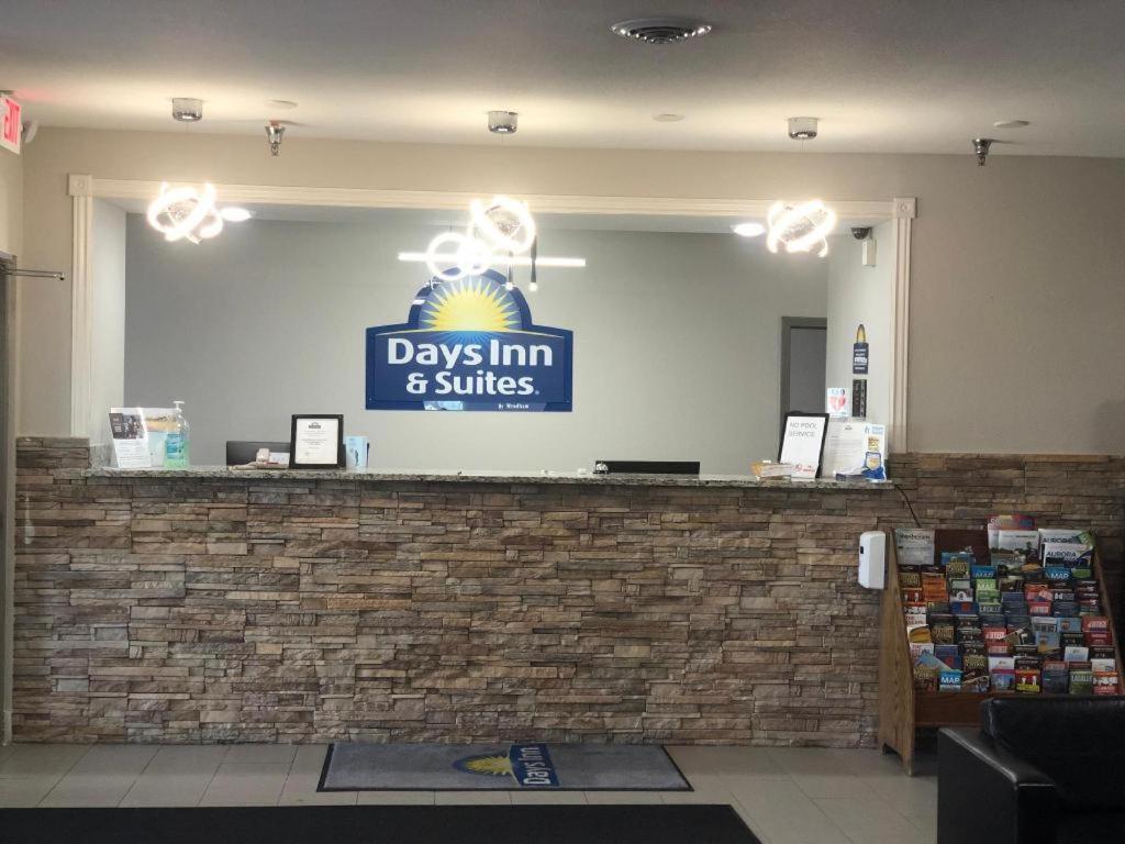Days Inn & Suites By Wyndham Romeoville Exterior foto